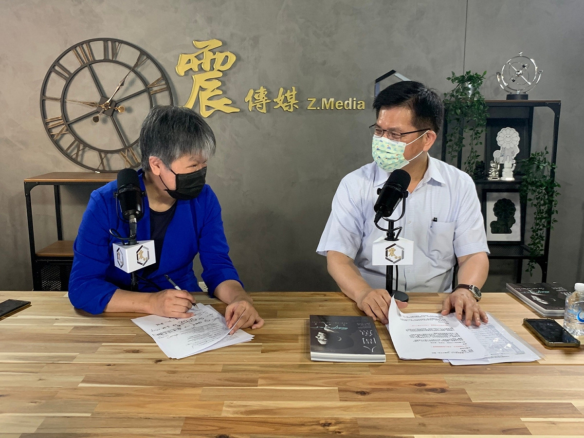 前交通部長林佳龍（右）接受震傳媒主持人黃光芹訪問。 圖：震傳媒提供