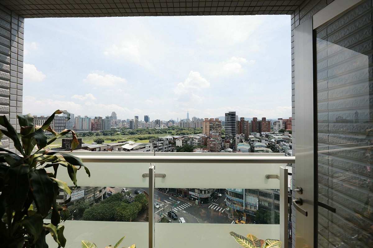 新北市永和中正橋青年社會住宅內陽台景緻。 圖：新北市城鄉局提供