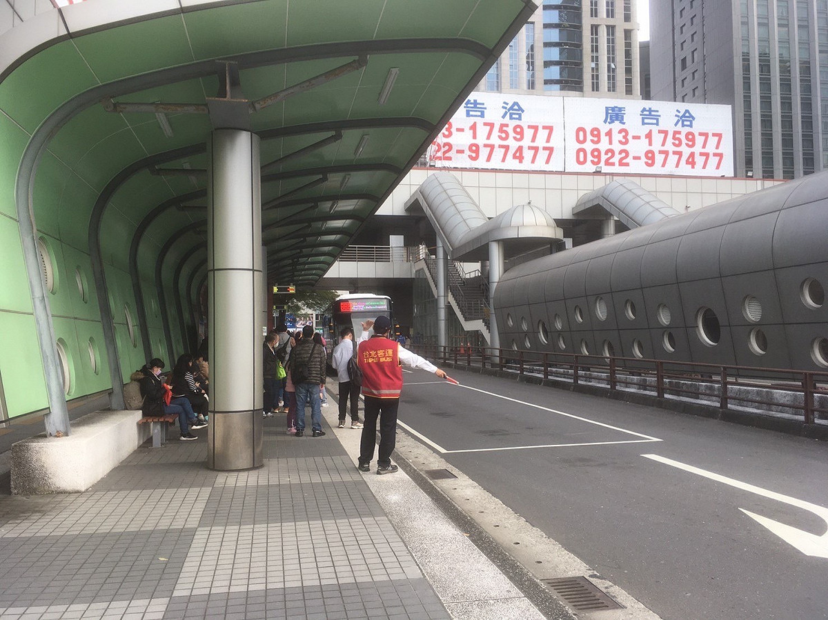 第一月台乘車指引。 圖：新北市交通局提供