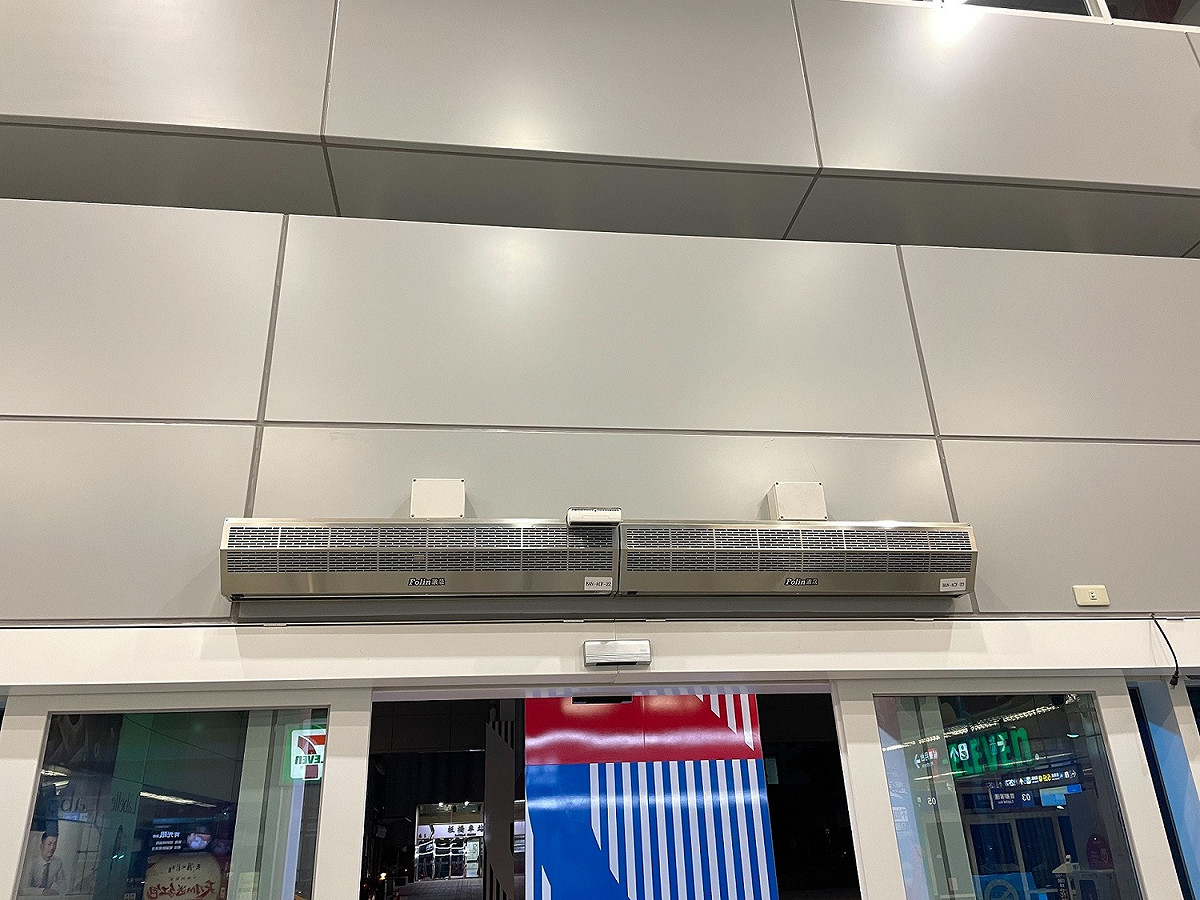 市府推出新北服務業隔熱設備補助，盼有效降低用電量，其中空氣門簾，每台最高補助1萬元。 圖：新北市經發局提供