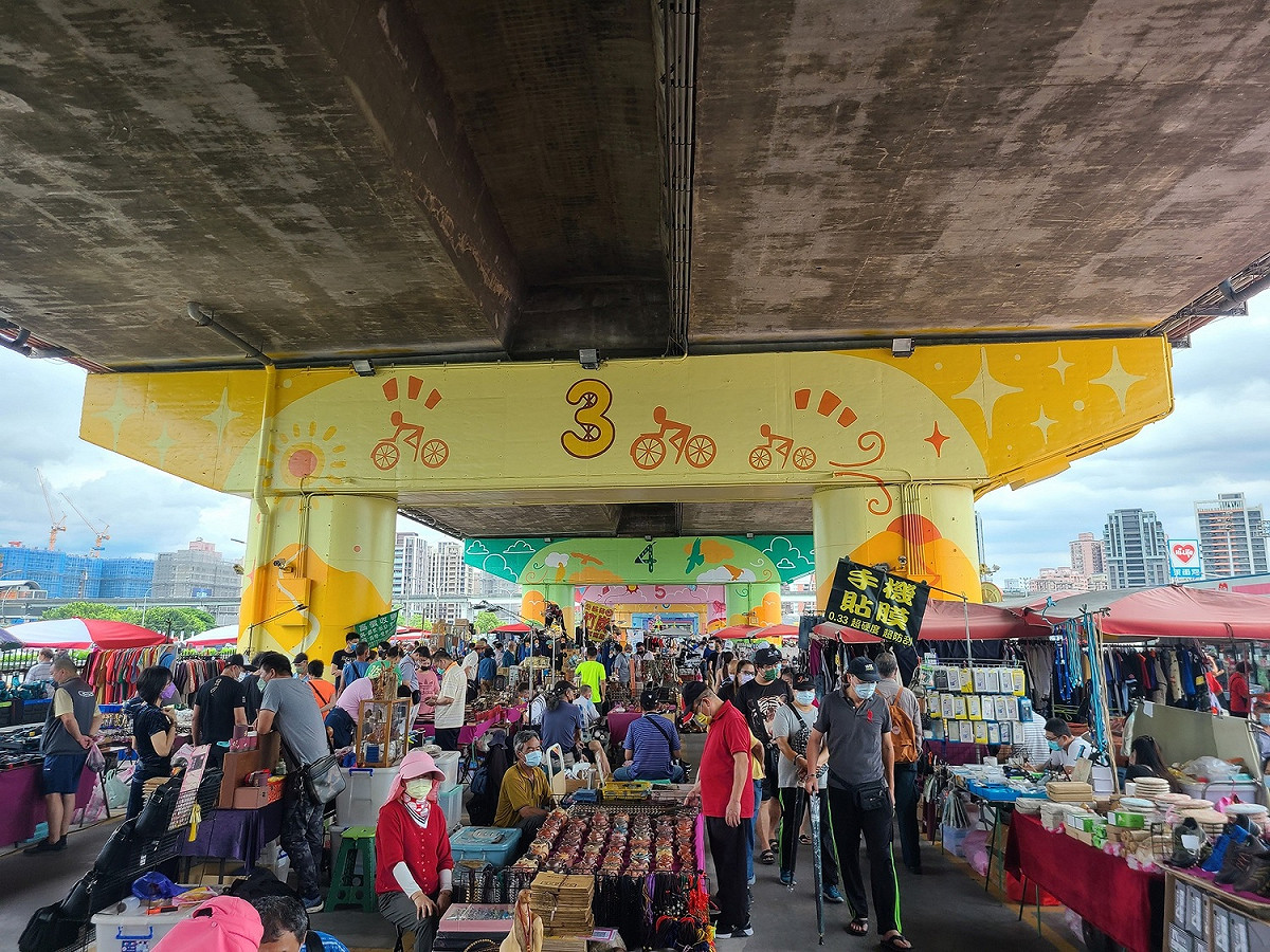 橋墩美化彩繪。 圖：新北市水利局提供