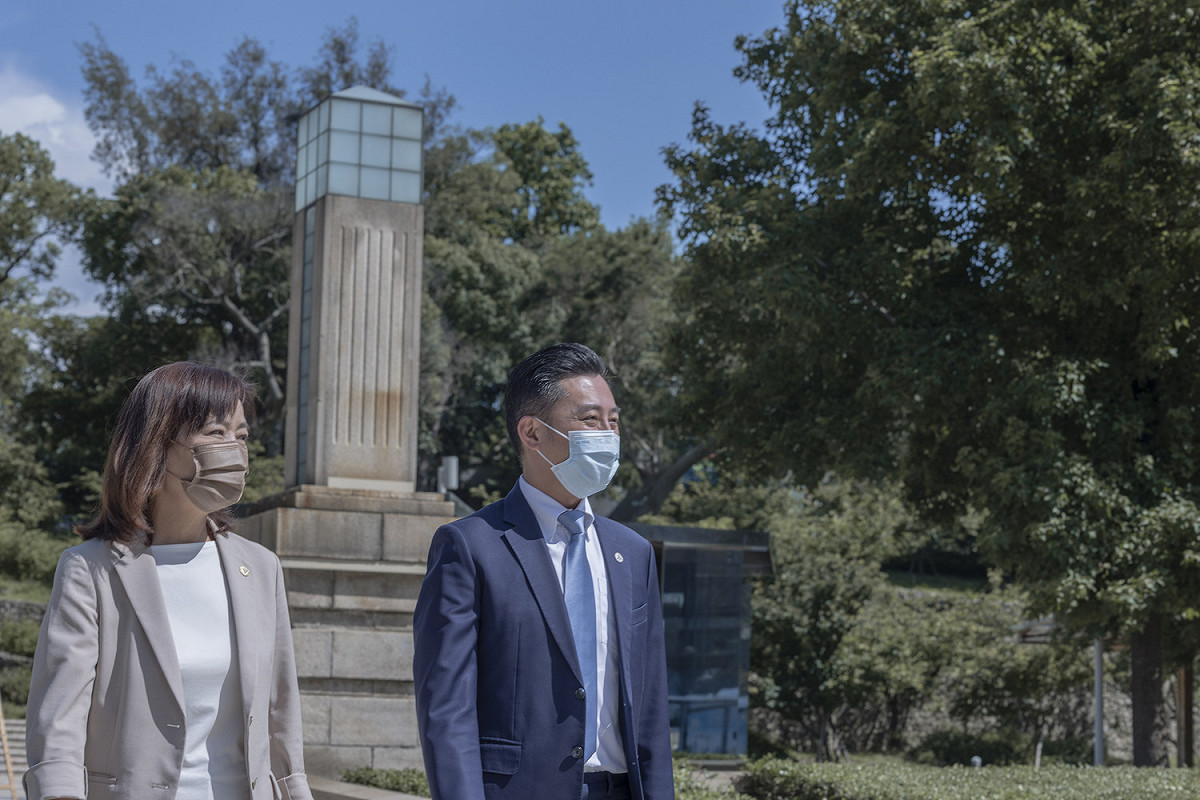 新竹市長林智堅、副市長沈慧虹，「智慧連線」要讓桃竹更好。 圖：新竹市政府提供（資料照）