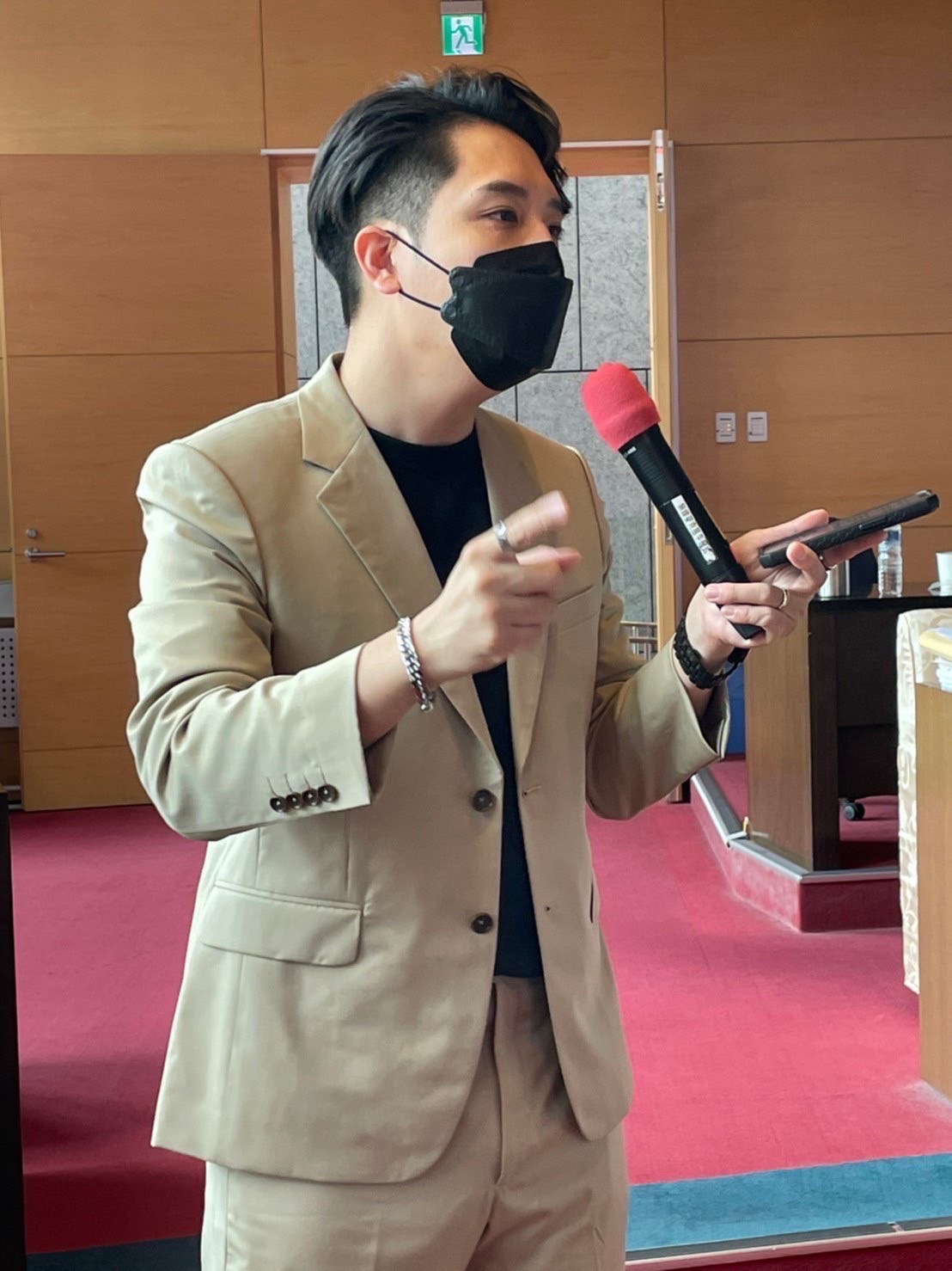 台中市議員羅廷瑋說，市府規定暑假課只有半天，讓校方及家長都無所適從。 羅廷瑋/提供