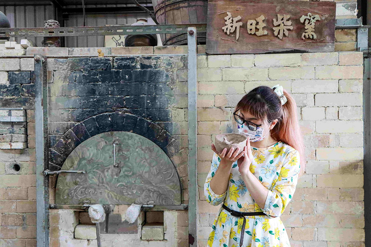 凡入住新北市旅館及民宿，並出示證明可享觀光工廠免費入場或門票折抵消費優惠。