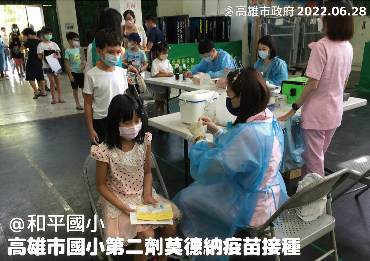 高雄國小第二劑接種。 圖：高雄市衛生局提供