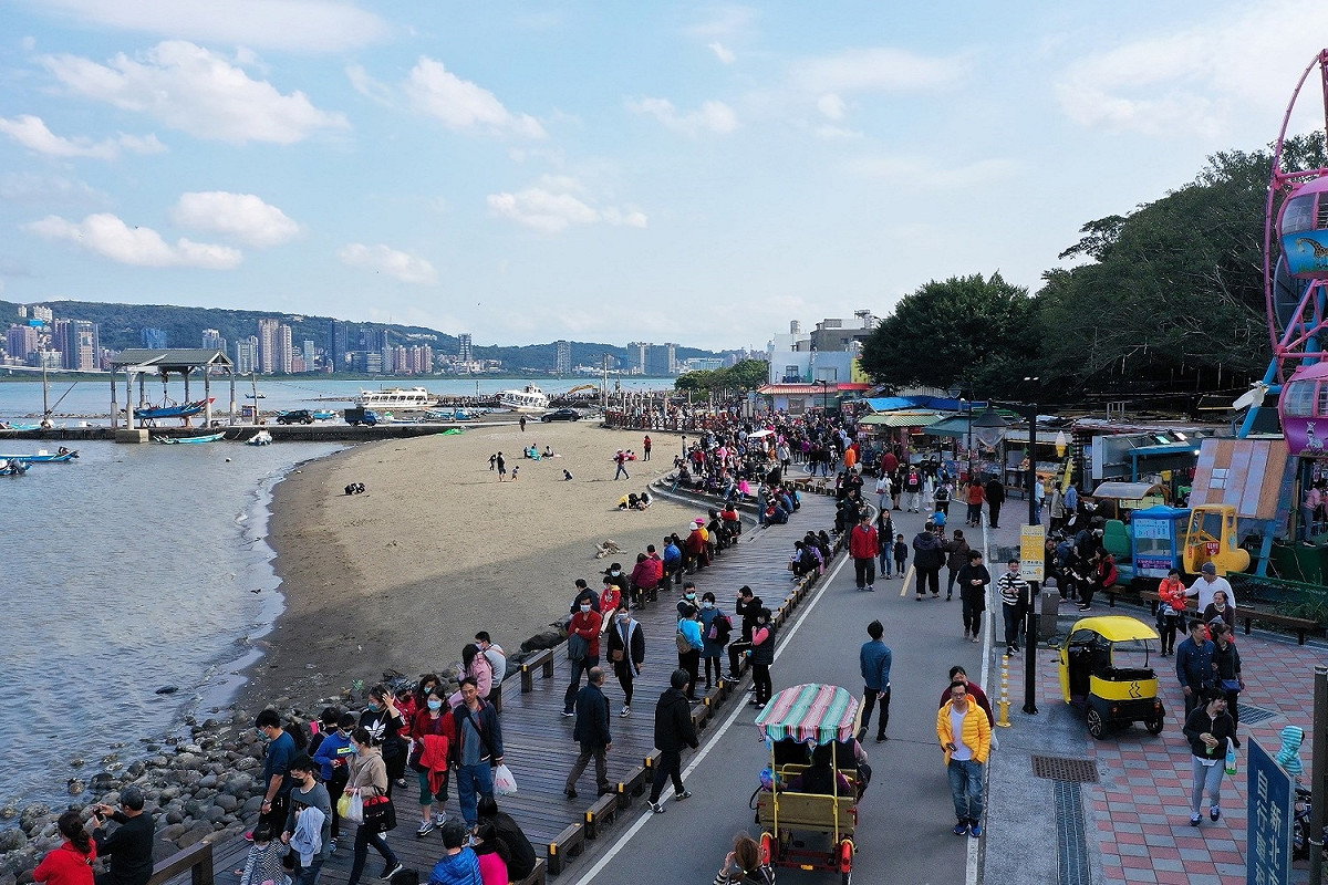 人車爭道。 圖：新北市水利局提供