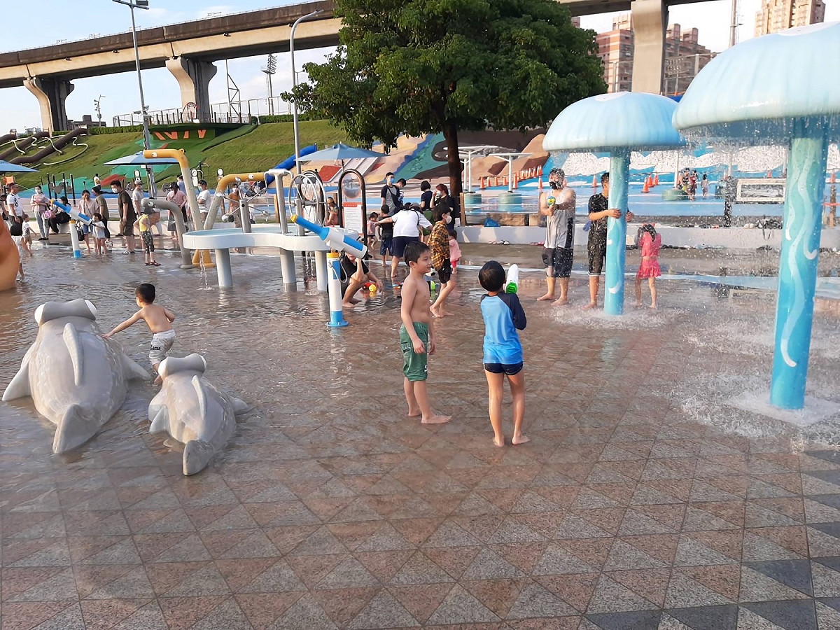 海世界水樂園-夏天小孩的最愛。 圖：新北市水利局提供