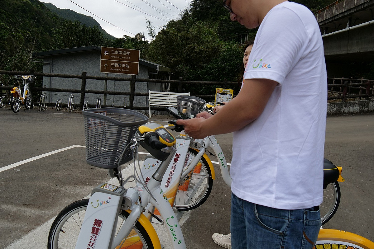 猴雙公共自行車借還。