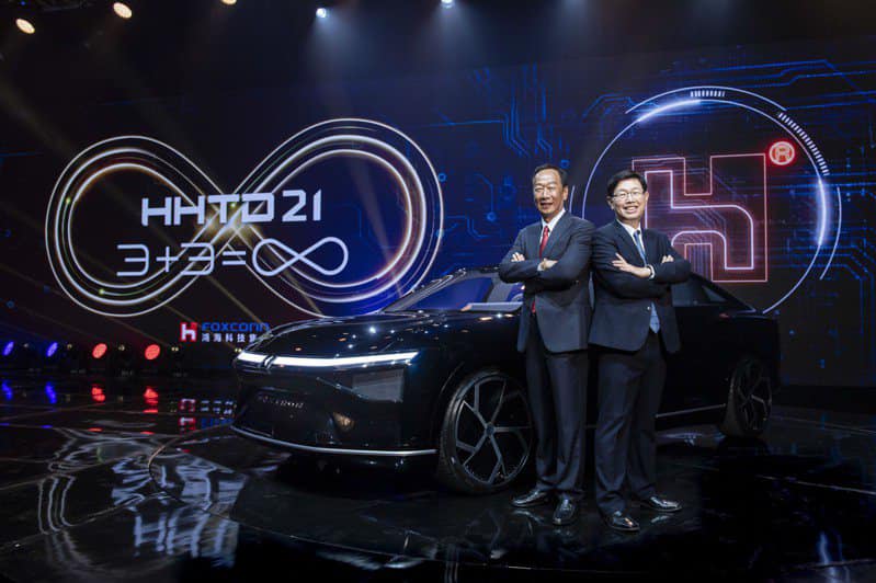 鴻海電動車主視覺「3+3=∞」。 圖：鴻海