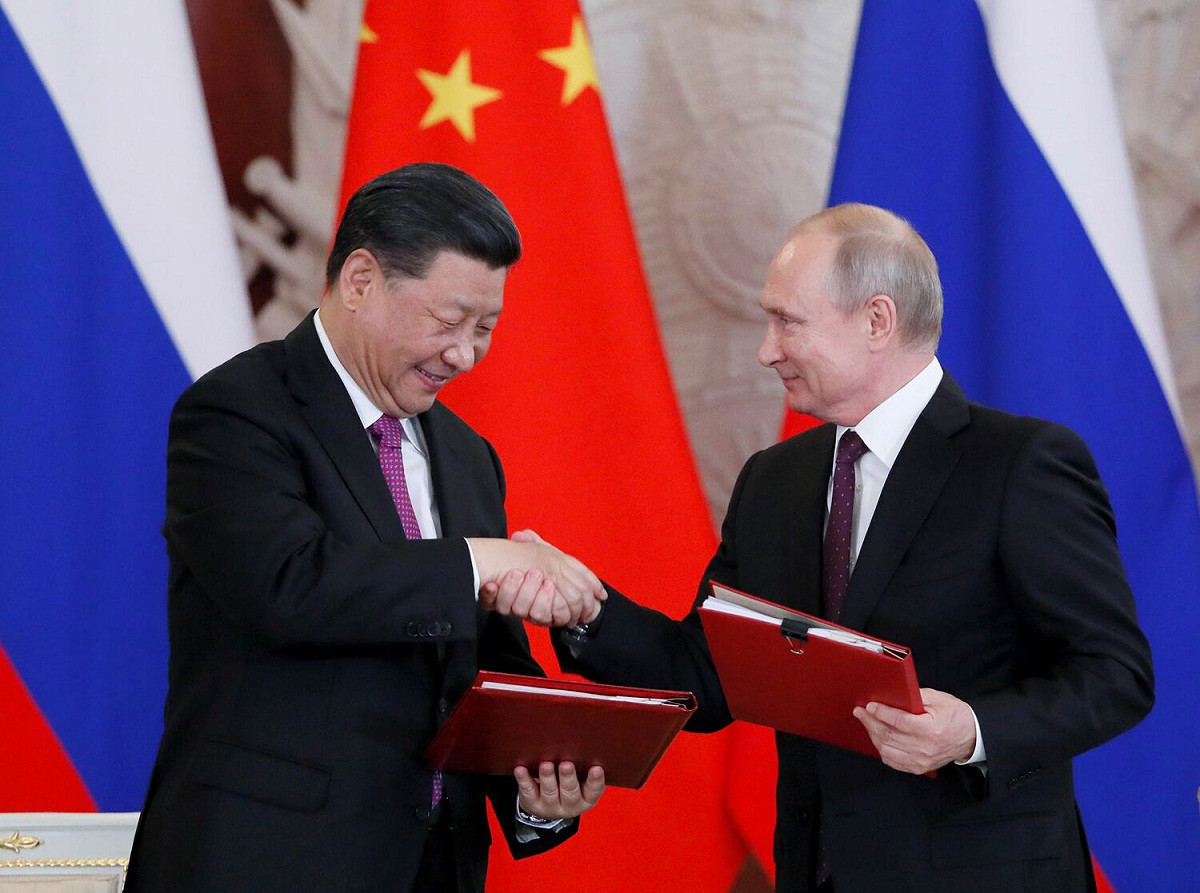 俄羅斯總統普丁（Vladimir Putin，右）發動的烏克蘭戰爭讓外界頻頻猜測中國國家主席習近平是否會提前武力攻台。（資料照） 圖：達志影像／路透社（資料照）