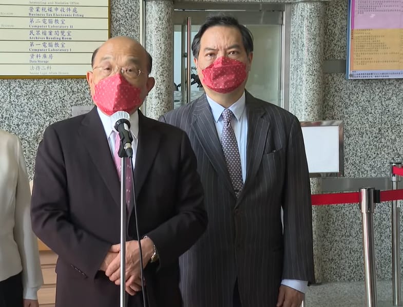行政院長蘇貞昌（左）。 圖：翻拍自行政院直播
