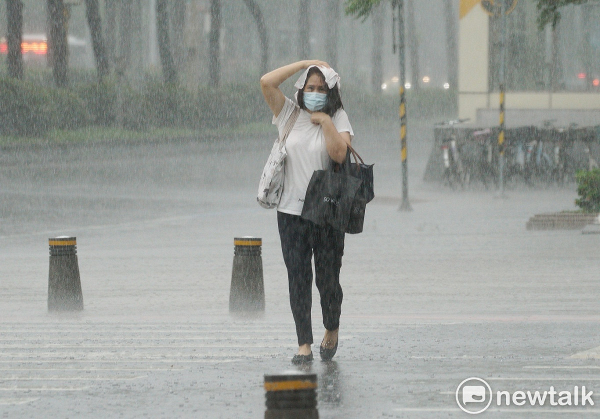 由於對流發展旺盛，中央氣象局發布大雨特報（資料照）。 圖：張良一／攝 (資料照)