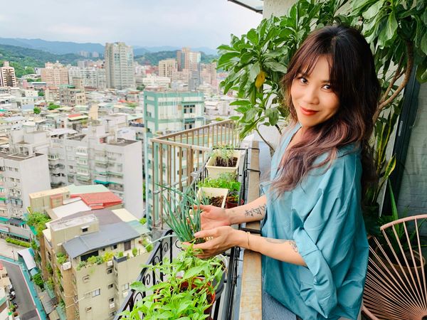 蔡健雅的新歌〈全部的所有〉MV，首度曝光自家住宅，展現生活日常。
