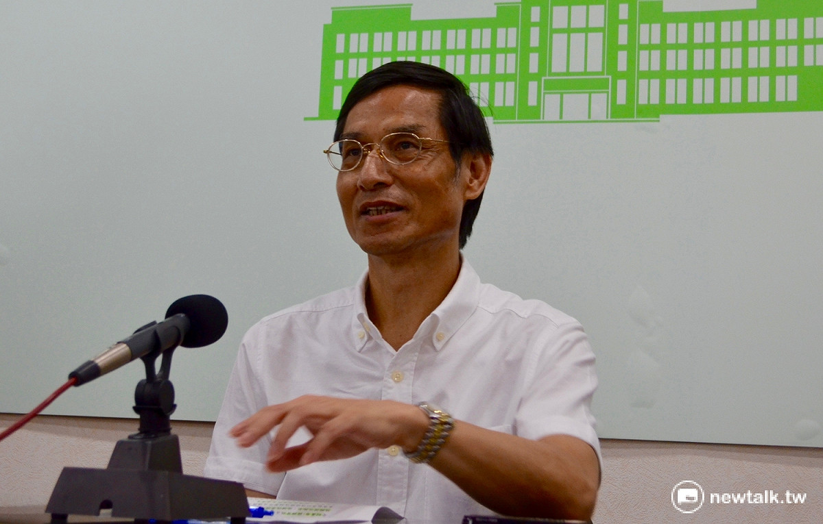 年改會執行長林萬億16日表示，希望軍公教族群坐下來好好談，不要演變成在街頭對抗，「天冷下雨，對年紀大的人不好啦！」 圖：新頭殼資料照片