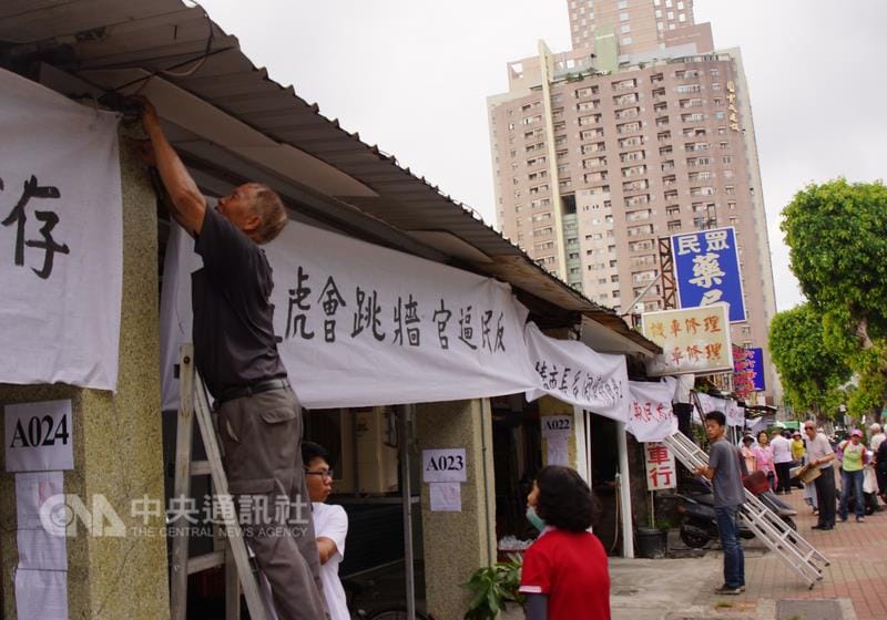 高雄果菜市場土地徵收牴觸戶爭議延宕40餘年，市府近期拆屋惹議。對此，市府表示，當地徵收程序早已完成，將以法理容許最惠方式協調住戶搬遷及安置。 圖：中央社資料照片
