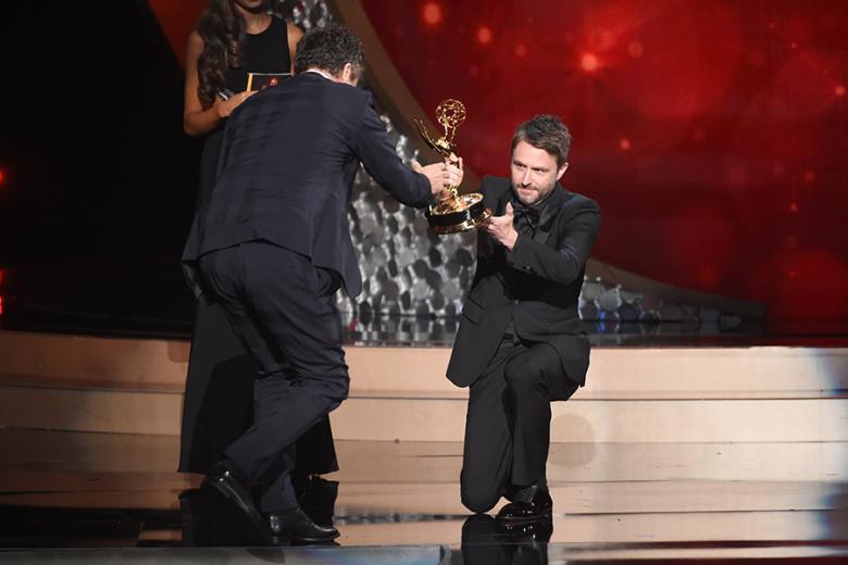 第68屆艾美獎（Emmy Awards）頒獎典禮在台灣時間19日上午8點展開。得獎名單揭曉，《美國犯罪故事》為最大贏家。 圖：翻攝艾美獎官網