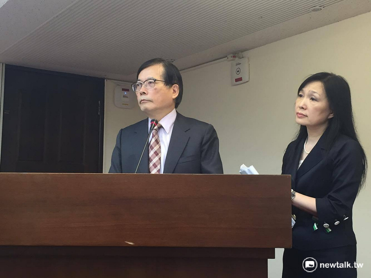 勞動部長郭芳煜22日出席社福暨衛環委員會時，針對「颱風假」是否入勞基法規範？郭芳煜回應，「必須審慎考量」。 圖：鄭佑漢/攝