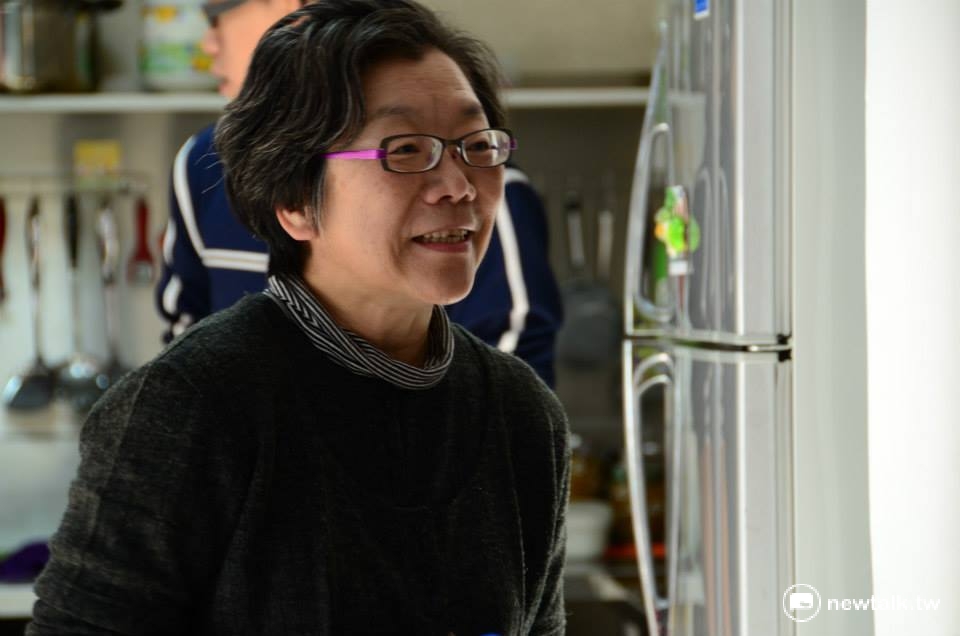 3名輔大學生闖立法院，欲求見教育部長潘文忠，以聲援先前因性侵案處置不當，遭輔大停職的社科院院長夏林清（如圖）。 圖：翻攝自蜂巢公益合作社臉書粉絲頁