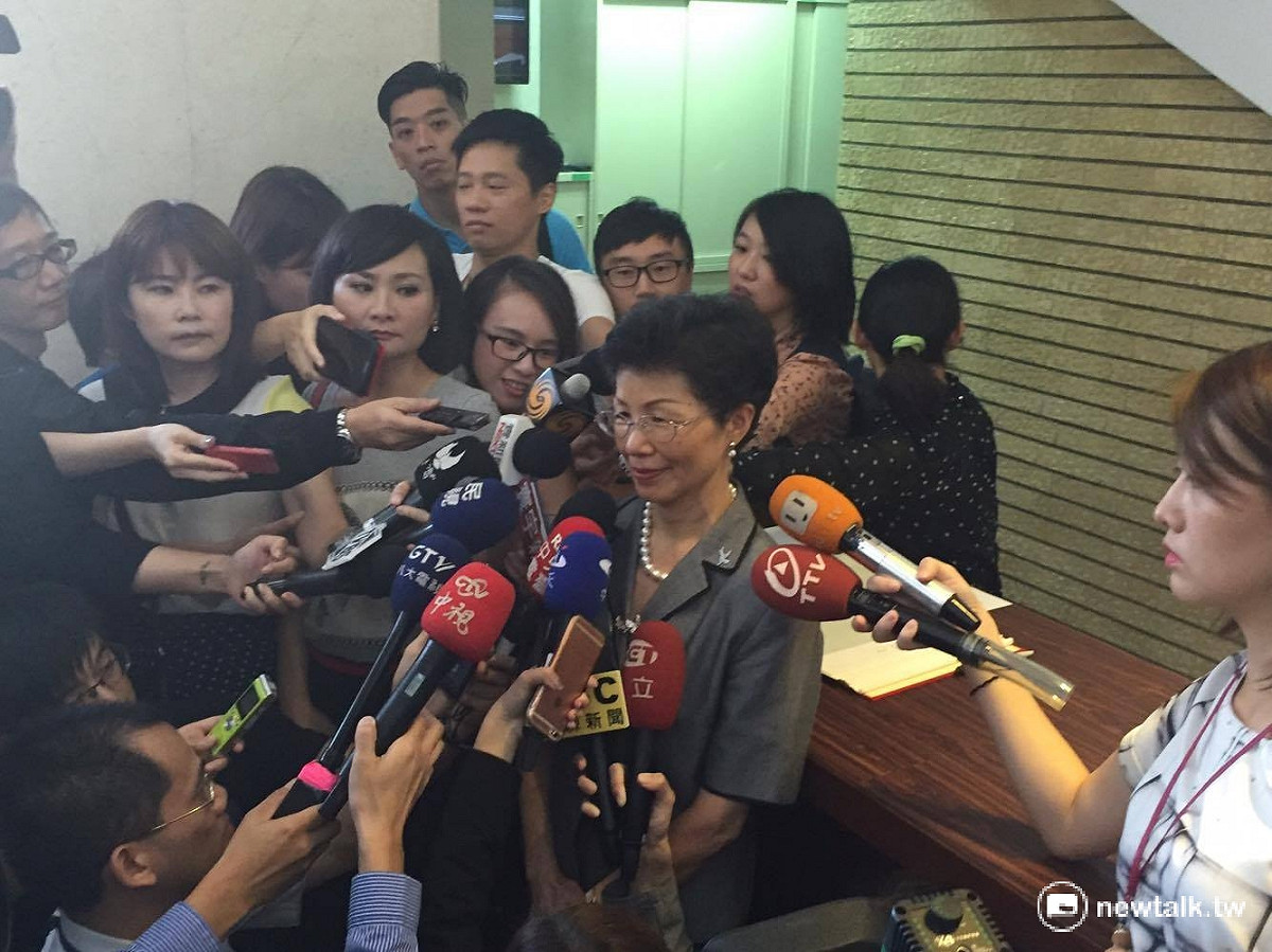 陸委會主委張小月舉例「太陽與北風」的故事，強調中國「打壓越強烈、反彈越強烈」。 圖：鄭佑漢/攝