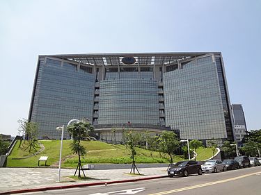 衛生福利部30日表示，藝人代言醫療廣告恐有誤導疑慮，即日起，將全面禁止，違者最重罰25萬。 圖：翻攝自維基百科