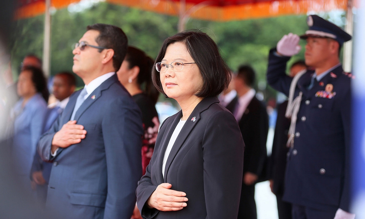 總統蔡英文3日上午以軍禮歡迎宏都拉斯總統葉南德茲到訪。 圖：總統府提供