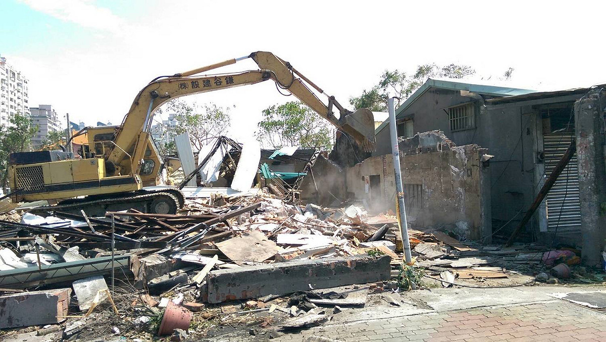 高雄市三民區果菜批發市場徵收案，高市府農業局3日對用地徵收問題表示，過程無黑箱、無脅迫，請自救會不要無的放矢。圖為高市府提供之住戶自拆情況。 圖：高市府提供