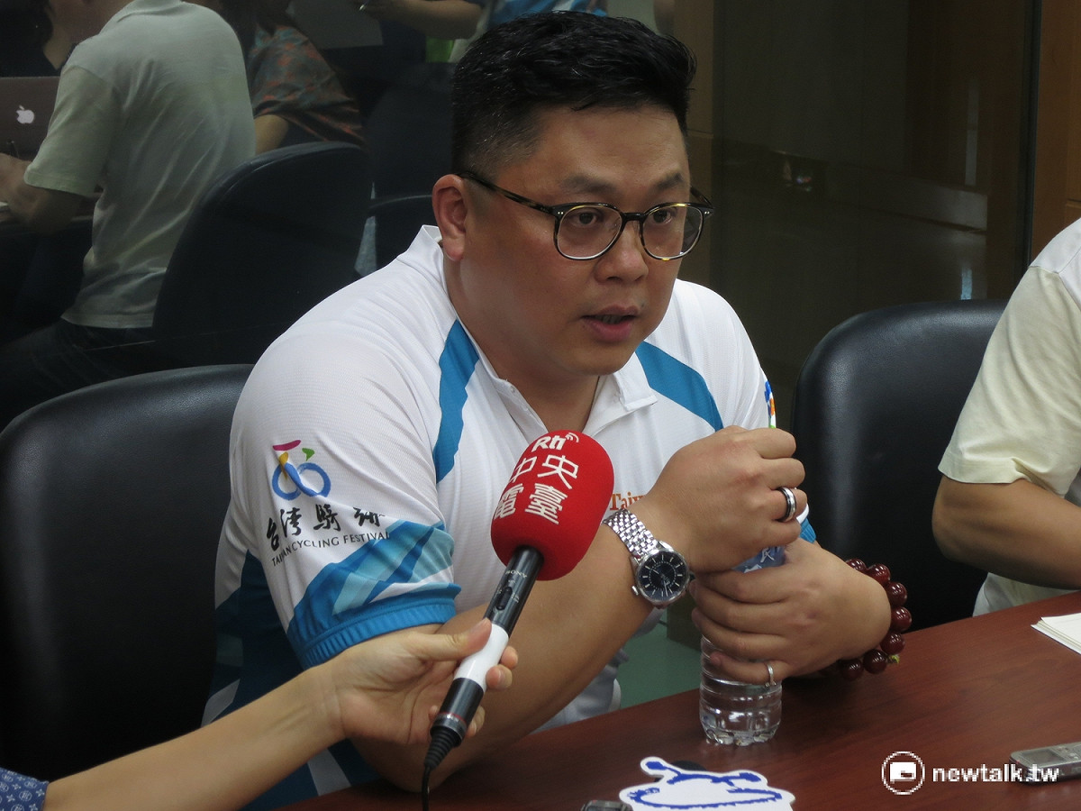 針對陸客減少的因應措施，觀光局副局長劉喜臨3日表示，最快於10月中推出振興國旅方案，其中，對於受重災縣市還會給予加乘補助，鼓勵業者多安排相關行程。 圖：呂佳峻/攝
