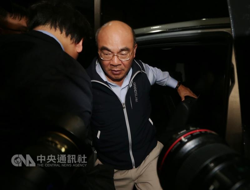 4日中午12點半，蔡友才和王起梆2人訊後遭檢方依違反證券交易法、金控法、銀行法、偽造文書等罪，聲押禁見。圖為蔡友才。 圖：中央社