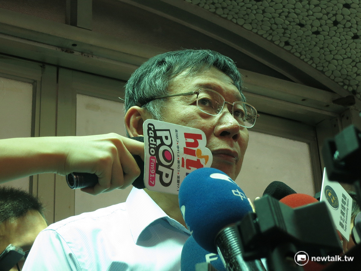 針對有議員指柯文哲雙親仍領有敬老金一事，台北市長柯文哲表示，敬老金應討論制度，而非個人。 圖：新頭殼資料照片