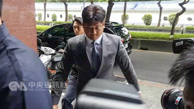 針對特偵組5日起訴中信慈善基金會董事長辜仲諒等8人，對此，中信金表示，集團營運不受影響，並發出3點聲明。圖為辜仲亮之前遭約談的照片。 圖：中央社資料照片