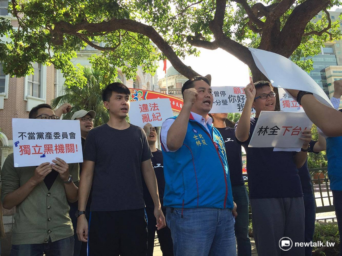 不當黨產處理委員會預計將於7日召開首場聽證會，國民黨青年團6日下午前往監察院陳情。 圖：鄭佑漢/攝