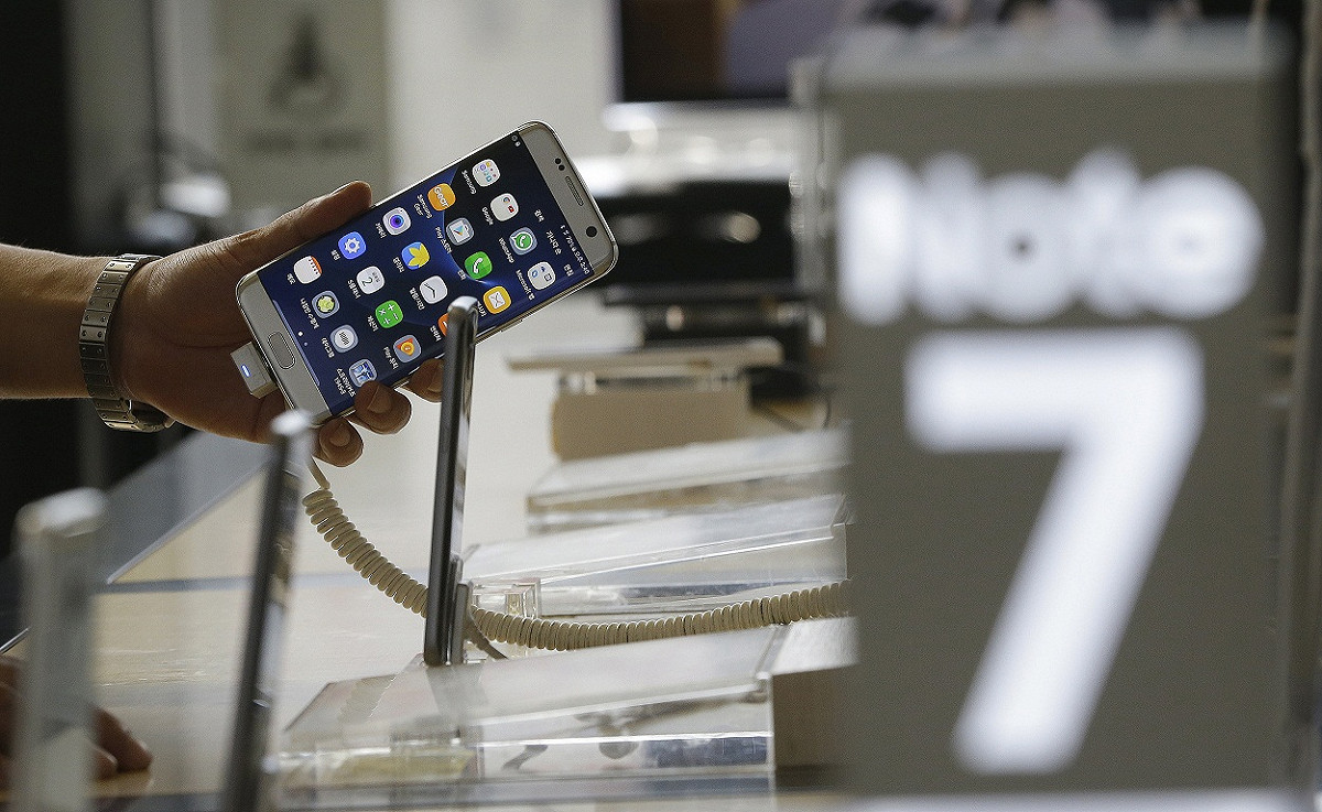 三星電子14日表示，因 Note 7停產停售遭受的損失預計為3.5兆韓元（約合新台幣981.5億元）。 圖：達志影像/美聯社資料照片