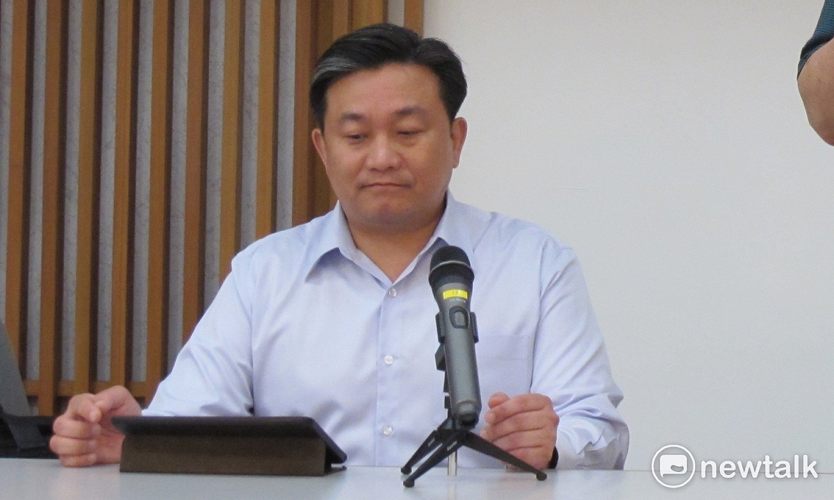 而王定宇則表示，在台南，他跟長老教會牧師團體溝通了很多次，都沒有問題，大家的想法雖然不見得完全一樣，但溝通氛圍蠻不錯。護家盟如果有不同想法，也很樂意跟護家盟談，「妖魔化」彼此沒有意義。 圖：新頭殼資料照片