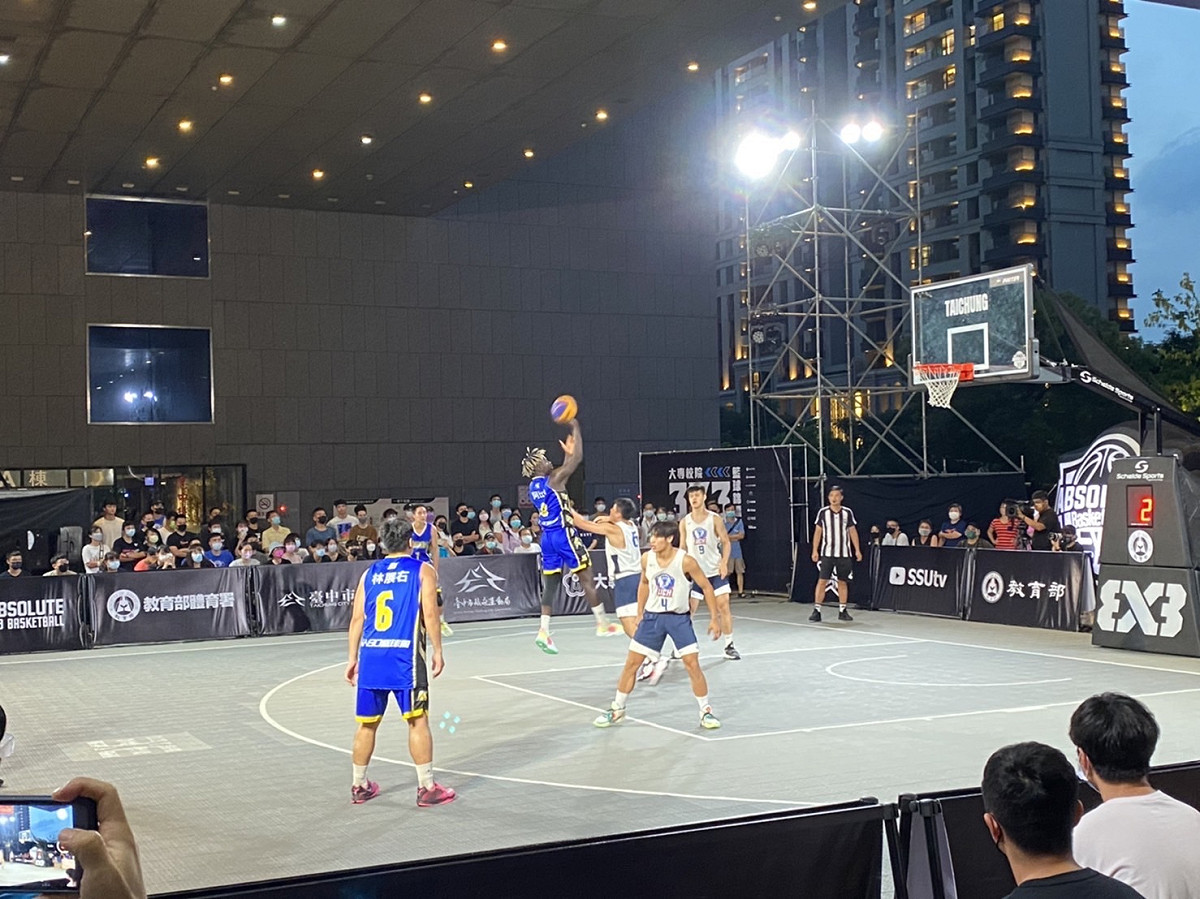 醒吾科大男籃隊後衛阿比伯在「大專3x3籃球總錦標賽」場上投籃英姿。 圖：醒吾科大提供