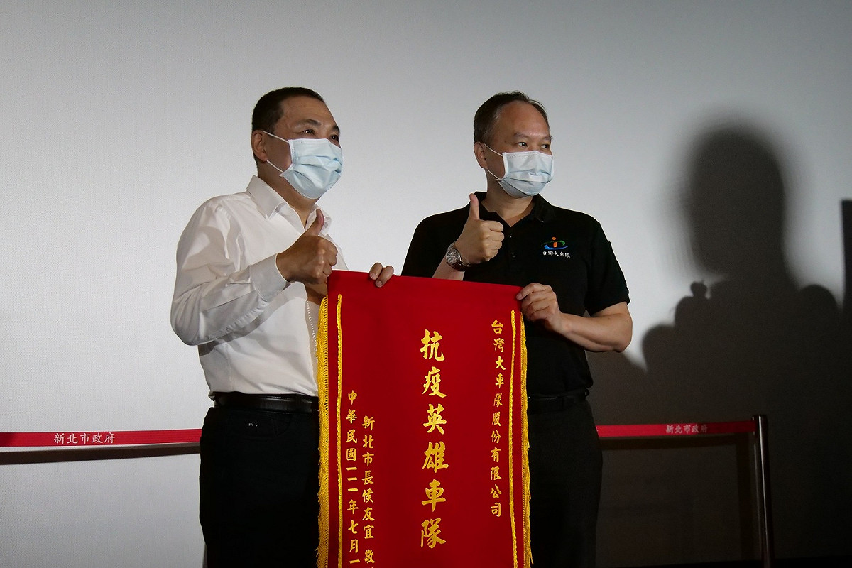 侯友宜由衷感謝抗疫車隊駕駛運將無私無畏的付出。 圖：新北市交通局提供
