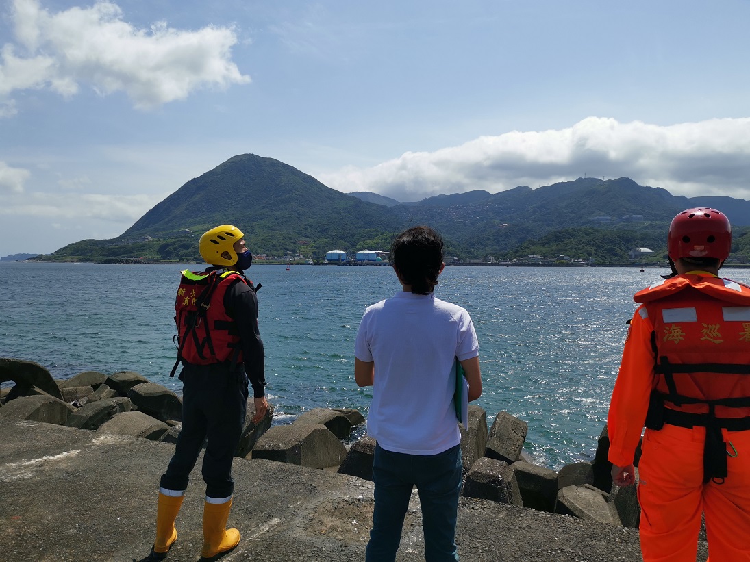 由觀旅局組成水域安全巡查小組，定期前往新北市境內所轄水域實施巡查及安全宣導，另請民眾盡量避免獨自進行水域遊憩活動。 圖：新北市觀旅局提供