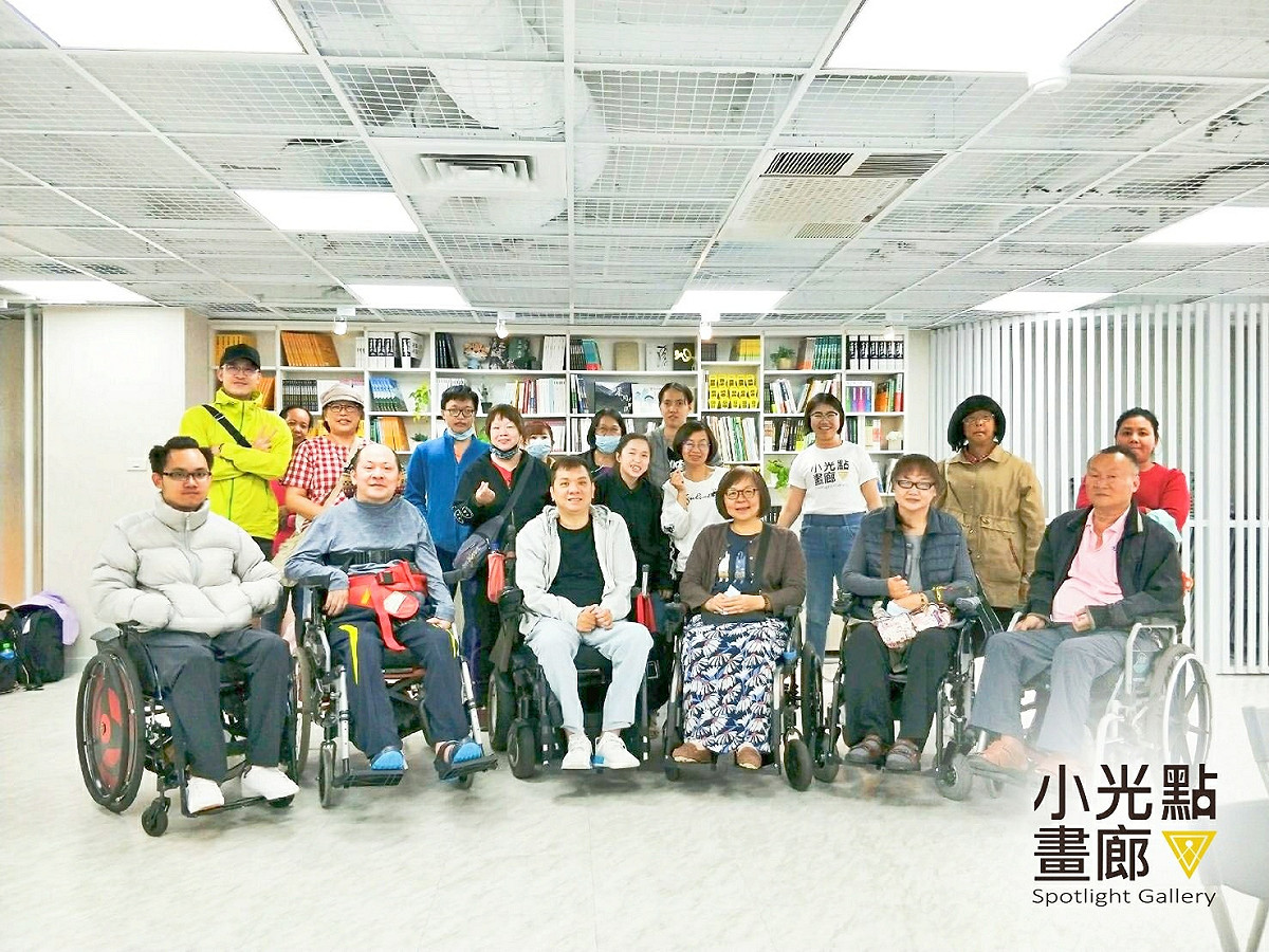 小光點畫廊是身心障礙藝術線上畫廊，幫助無數身心障礙者們透過藝術體驗找回生命的自信。 圖：小光點畫廊提供
