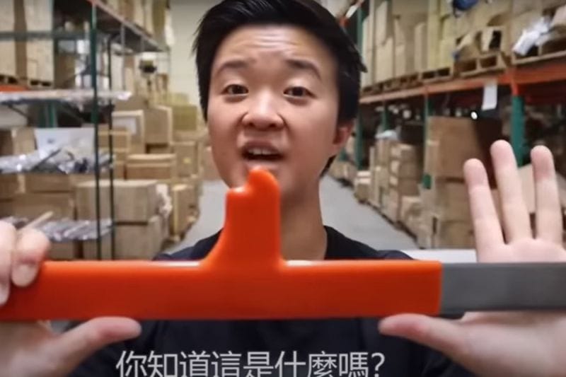 亞馬遜姐廣告「你知道這是什麼嗎？」洗版YT爆紅。 圖:Youtube