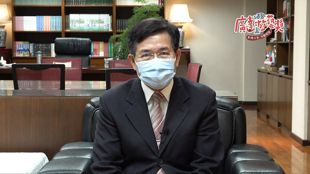 教育部長潘文忠致詞時讚許《廣達游於藝》計畫長期引進國內外畫作，鼓勵學校利用展覽資源，進行主題統整的教學，將「藝術」跟「生活」充分結合，完全符合108課綱的跨領域學習精神。 圖：廣達文教基金會/提供