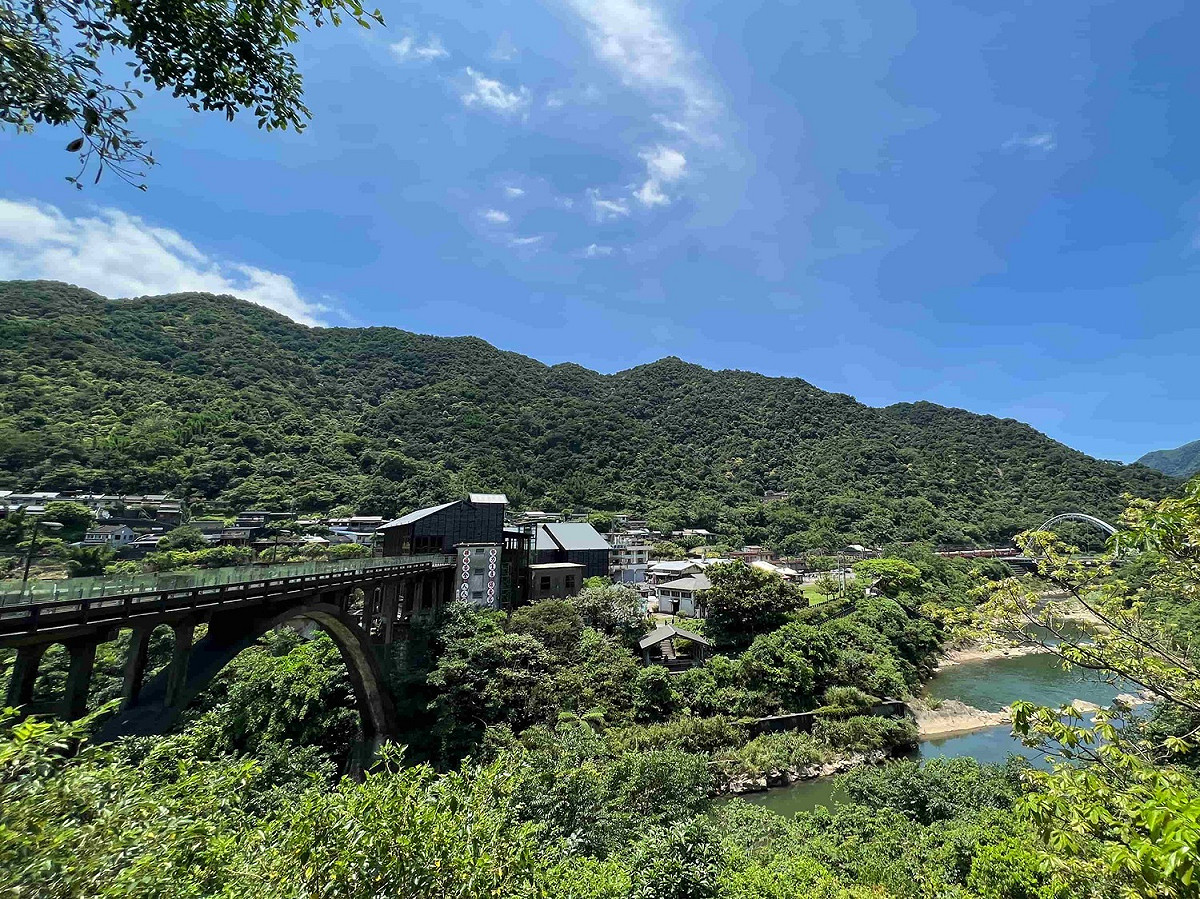 座落運煤橋及鐵道旁的瑞三整煤廠，結合礦業歷史、鐵道文化，讓猴硐成為充滿故事的聚落。