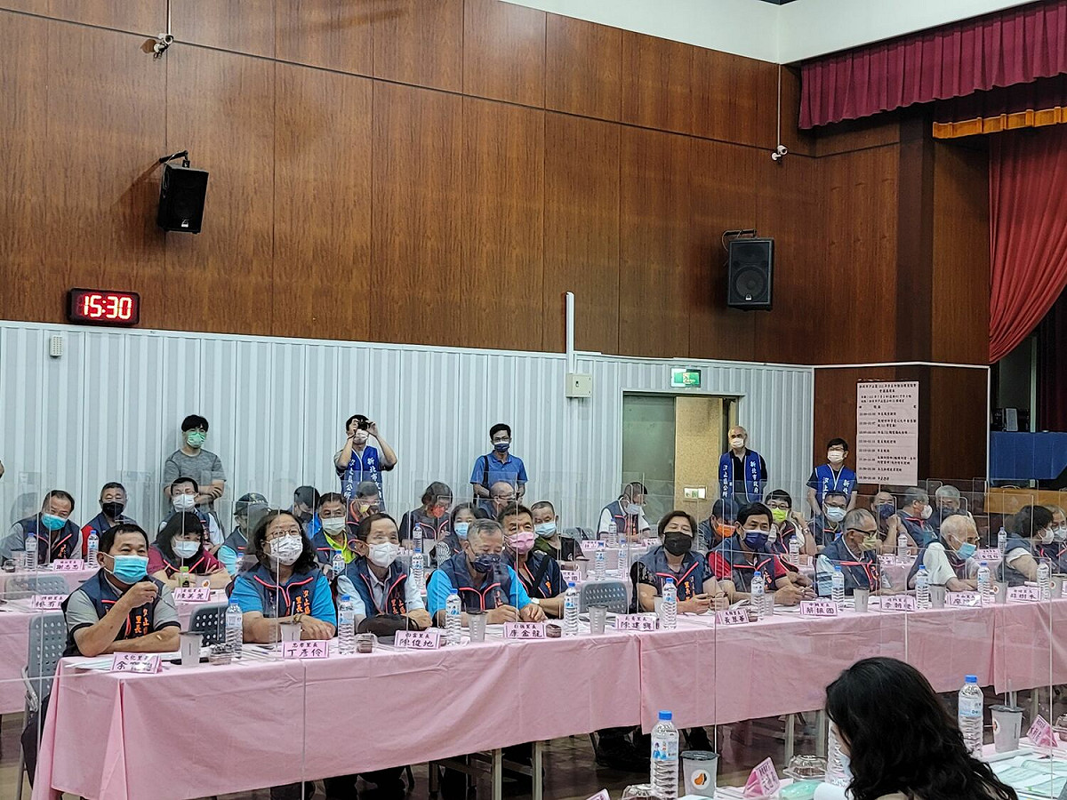 汐止區長陳健民報告近年汐止區多項施政成果。 圖：新北市民政局提供