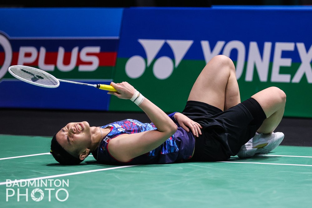 戴資穎今（2）日出戰中國選手陳雨菲，在關鍵決勝局，戴資穎為了救球重摔倒地。 圖：取自戴資穎臉書