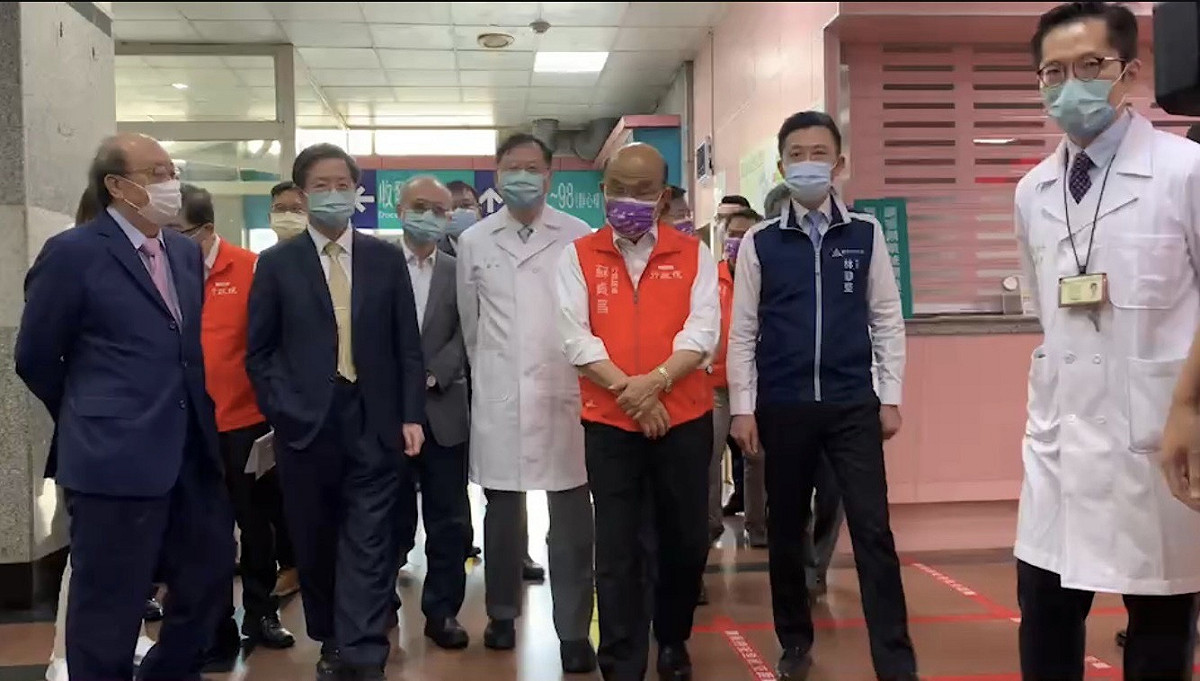 行政院長蘇貞昌今日上午前往台大醫院新竹分院視察。 圖：翻攝自新竹市政府提供影片