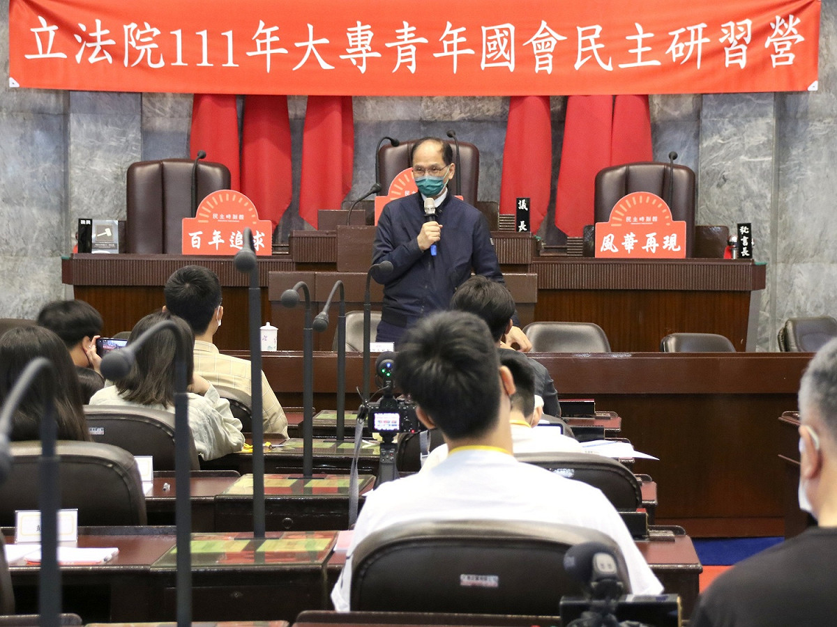 立法院長游錫堃主持開訓典禮。 立法院中南部服務中心/提供