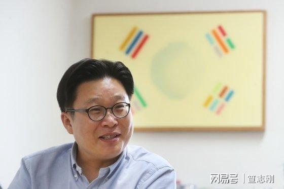 韓國誠信女子大學教授徐坰德常和韓國VANK聯手，抗議中國對泡菜等內容申請世界遺產。 圖 : 翻攝自環球網
