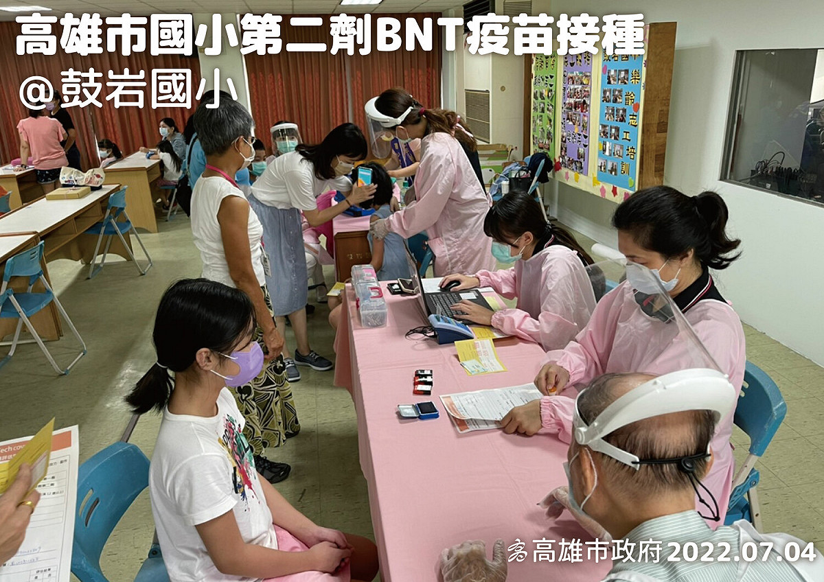 暑期仍進行國小第二劑BNT接種。 圖：高雄市衛生局提供