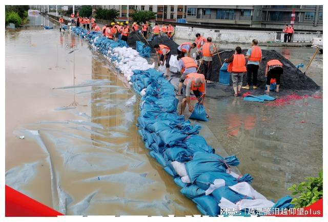 中國廣東遭颱風侵襲，居民互助隊急忙出面幫忙救災 圖：擷取自微博