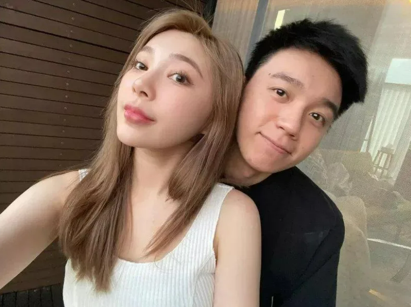 實況主Toyz和女友奈奈。 圖：翻攝自奈奈IG