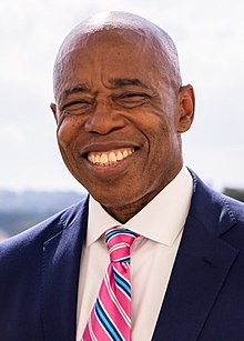 紐約市長亞當斯承諾紐約市民會盡心盡力保護所有紐約人的安全 圖:翻攝自維基百科