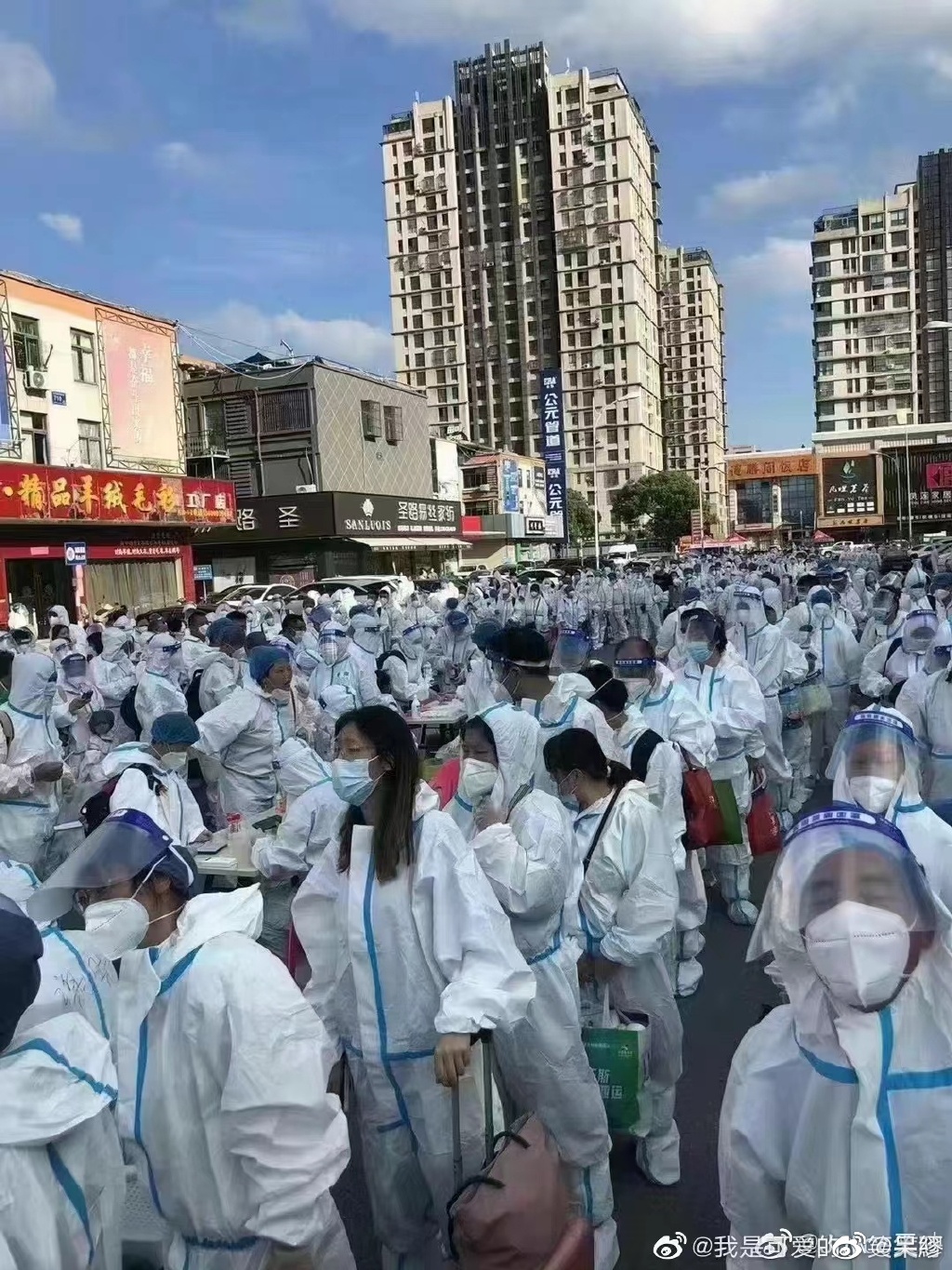 中國疾控中心發布2023年6月份新冠疫情通報數據，全中國新增重症病例1968例，死亡病例239例。美媒稱是中國放棄「動態清零」政策後出現的染疫死亡人數較大幅度增長。 圖：取自微博(資料照片)